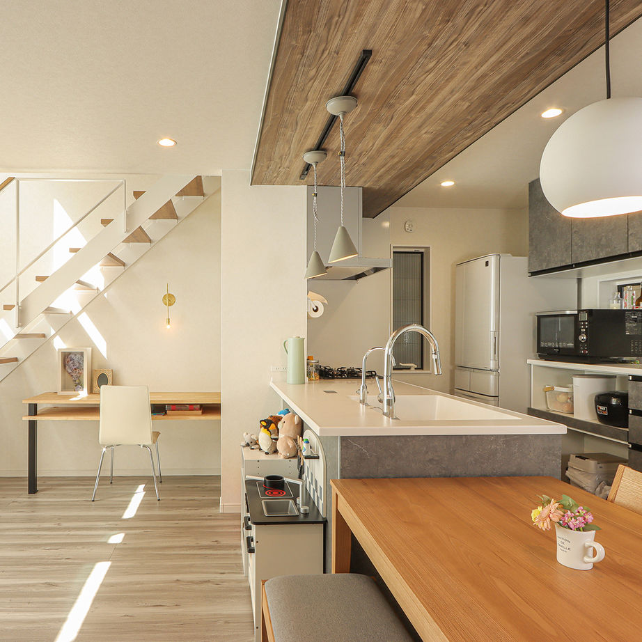 アトリエ・クラッセ 一級建築士事務所 京都・宇治｜1000万円台｜狭小｜間取図有　21坪の敷地に建つ、白×グレーのナチュラルデザインの家の建築実例画像3