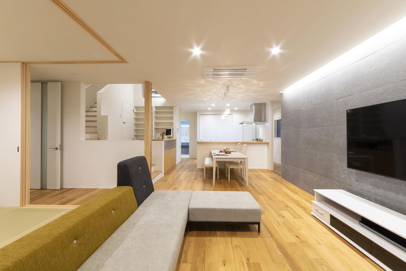 クリ英ター永和 【スキップフロア/2000万円台/37.2坪】シンプルなワンフロアでストレスフリーな暮らしの建築実例画像2