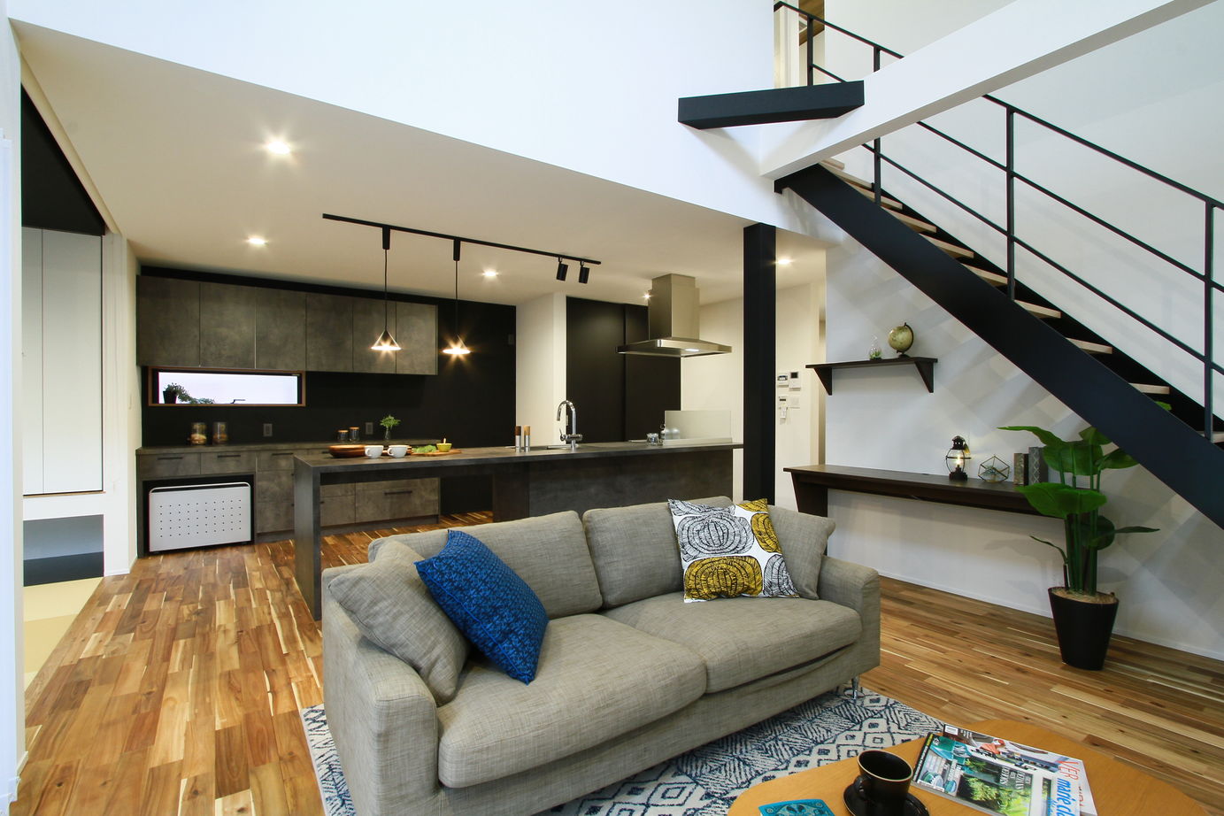 ａｄｈｏｕｓｅ（アドハウス） デザインキッチンで魅せる22帖の贅沢空間があるモダンハウスの建築実例画像2