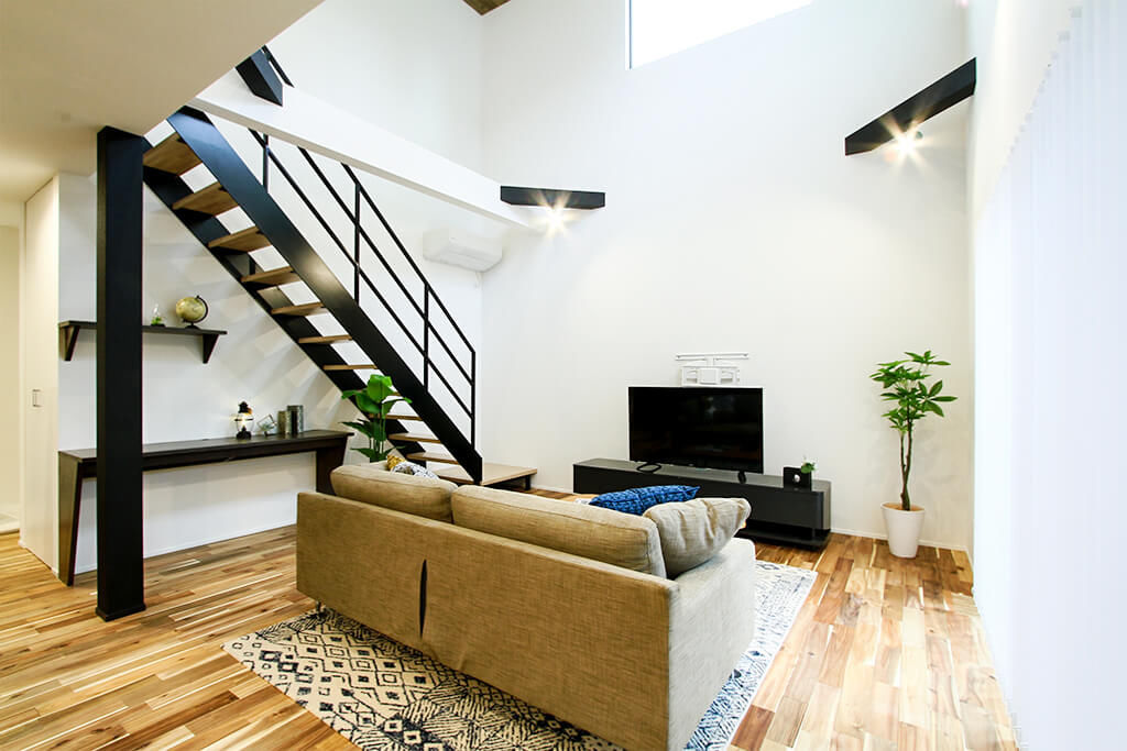 ａｄｈｏｕｓｅ（アドハウス） デザインキッチンで魅せる22帖の贅沢空間があるモダンハウスの建築実例画像3