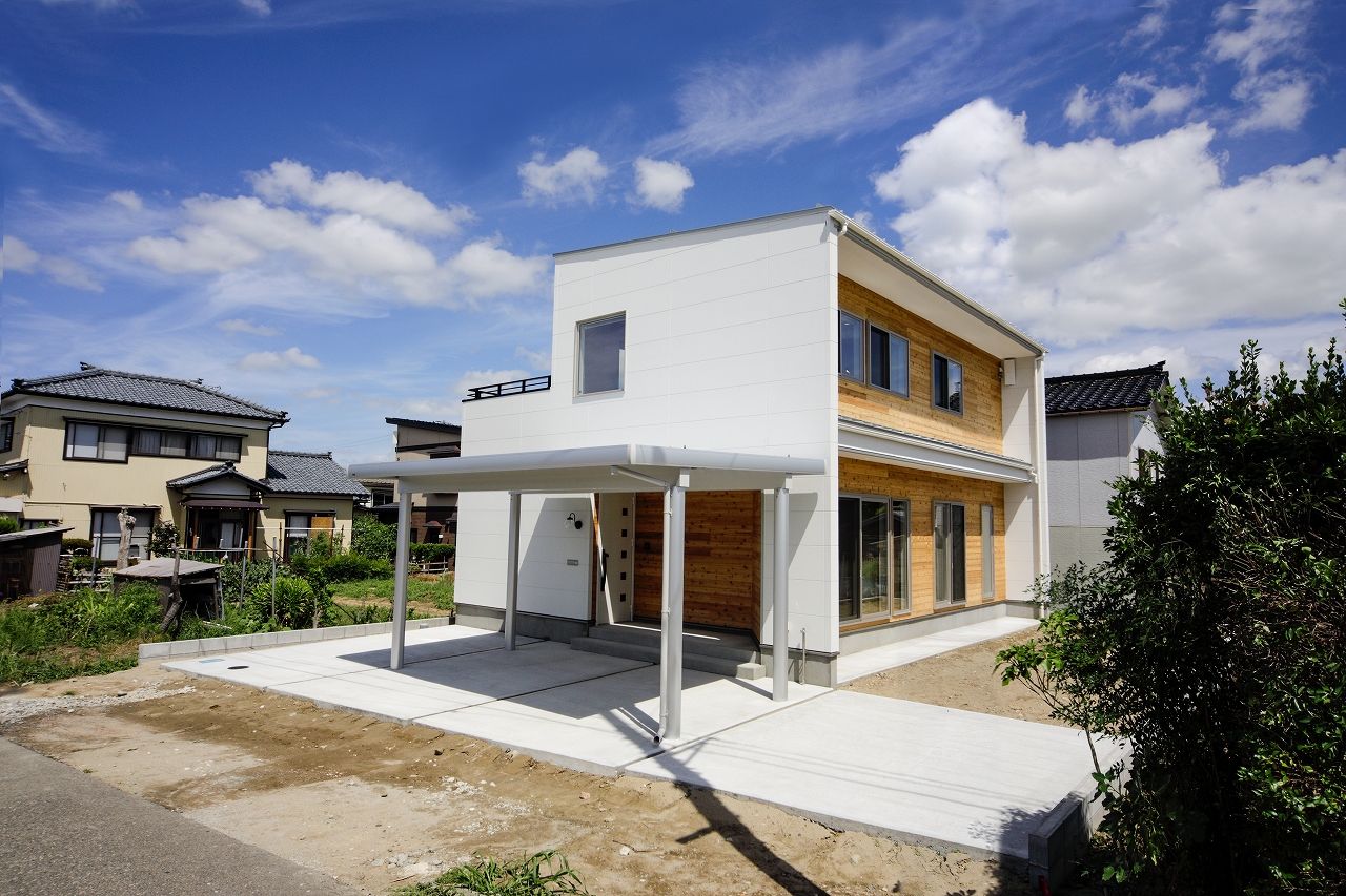 ａｄｈｏｕｓｅ（アドハウス） 清潔感あるホワイトに木がよく映える、開放的なLDKと高性能を両立した家の建築実例画像