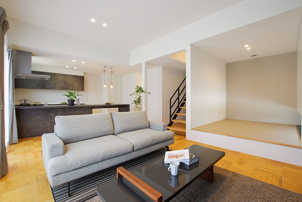 ａｄｈｏｕｓｅ（アドハウス） 25帖超の大空間！！広い庭と繋がる開放感抜群のLDKの建築実例画像2