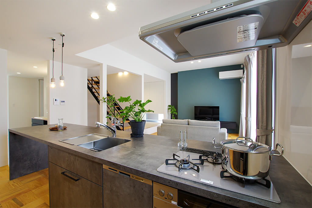 ａｄｈｏｕｓｅ（アドハウス） 25帖超の大空間！！広い庭と繋がる開放感抜群のLDKの建築実例画像6