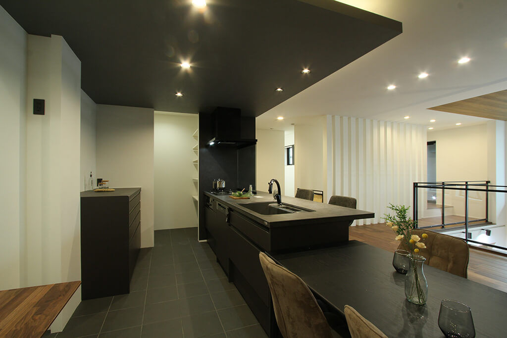 ａｄｈｏｕｓｅ（アドハウス） スキップフロアが空間をつなぐ２階リビングの家の建築実例画像2