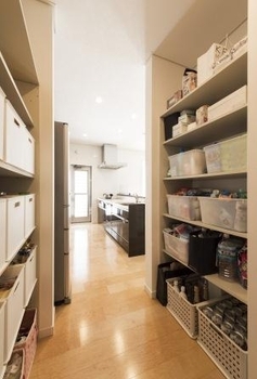 ユニバーサルホーム 建築後にかかる生活コストを抑えた家計にやさしい床暖房のある住まいの建築実例画像3