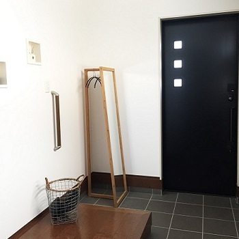 ユニバーサルホーム モダンな外観と快適な動線で暮らしやすい家の建築実例画像2