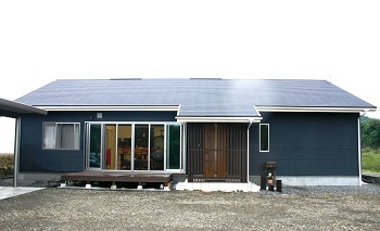 ユニバーサルホーム 【平屋の住まい】家族のつながりを感じる家の建築実例画像1