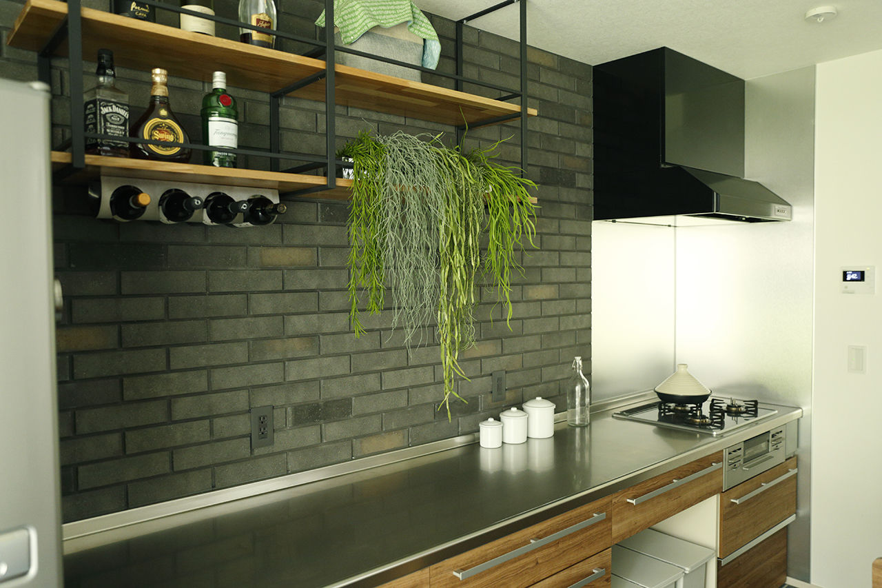 ユニバーサルホーム 【間取図・無垢床&床暖房・ビルトインガレージ】インダストリアルスタイルのおしゃれなビストロ風の建築実例画像3