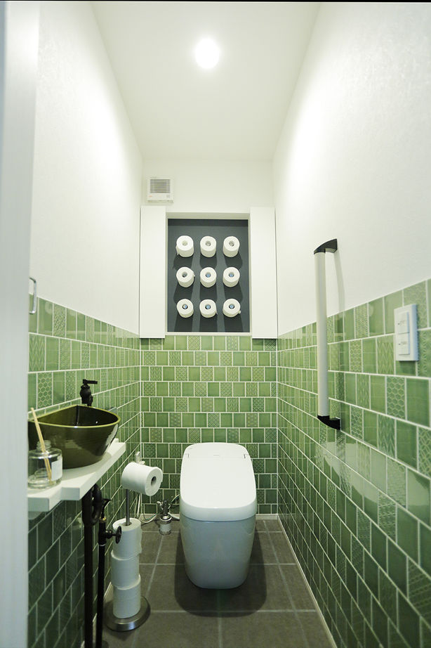 ユニバーサルホーム 【間取図・無垢床&床暖房・ビルトインガレージ】インダストリアルスタイルのおしゃれなビストロ風の建築実例画像8