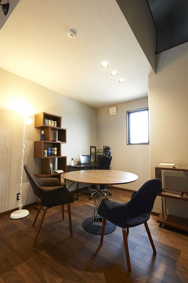 ユニバーサルホーム 　【間取図/無垢床&床暖房/ダウンフロアリビング】自然素材の温もりが心地いいアンティークスタイルの建築実例画像4