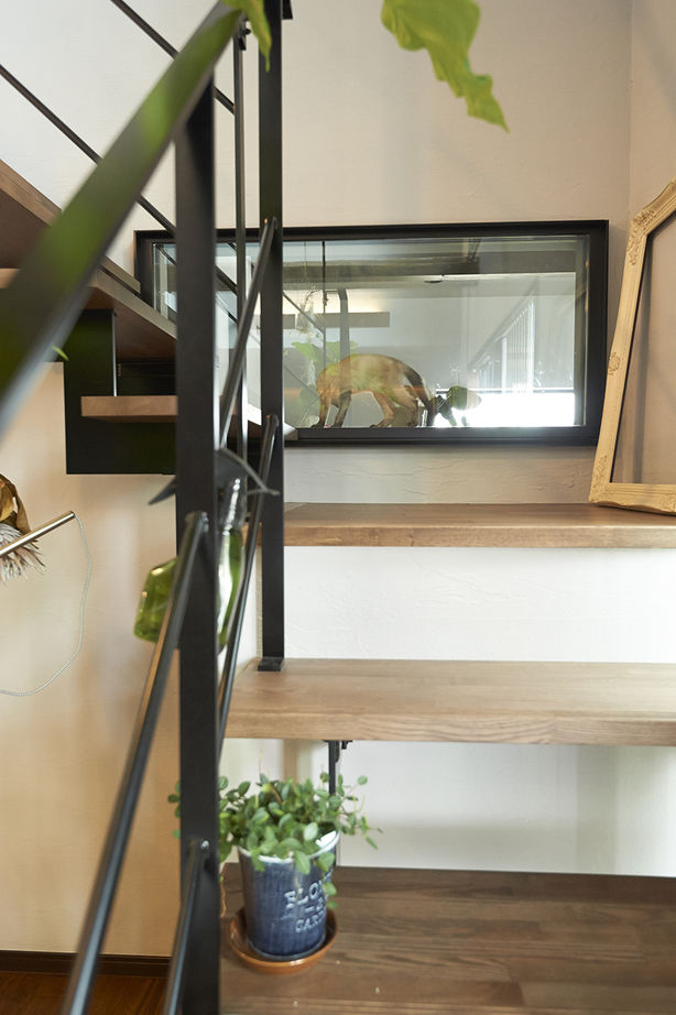 ユニバーサルホーム 　【間取図/無垢床&床暖房/ダウンフロアリビング】自然素材の温もりが心地いいアンティークスタイルの建築実例画像5