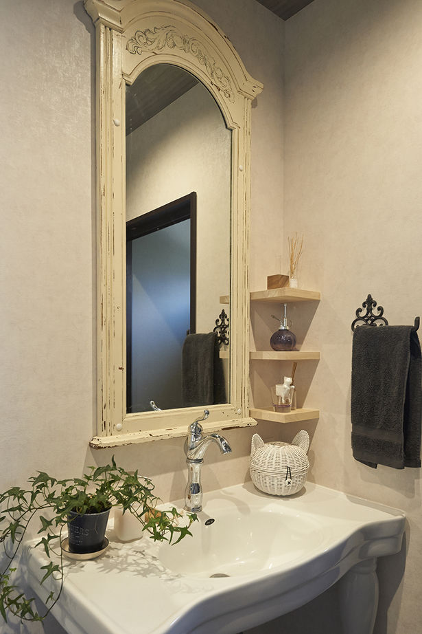 ユニバーサルホーム 　【間取図/無垢床&床暖房/ダウンフロアリビング】自然素材の温もりが心地いいアンティークスタイルの建築実例画像9