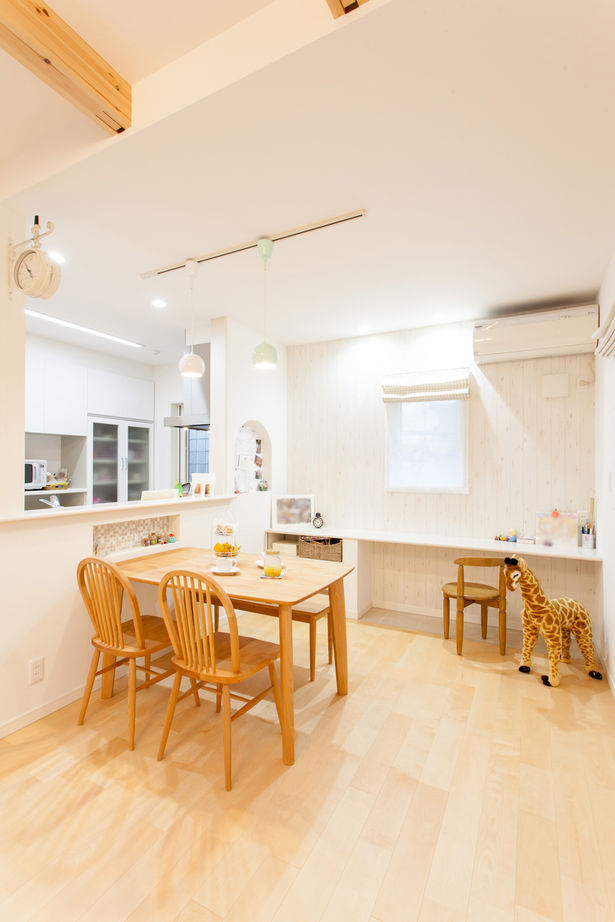 ユニバーサルホーム 【間取図/無垢床&床暖房/フレンチカントリー】天然木とニッチと雑貨で完成！カフェ風ナチュラルハウスの建築実例画像2