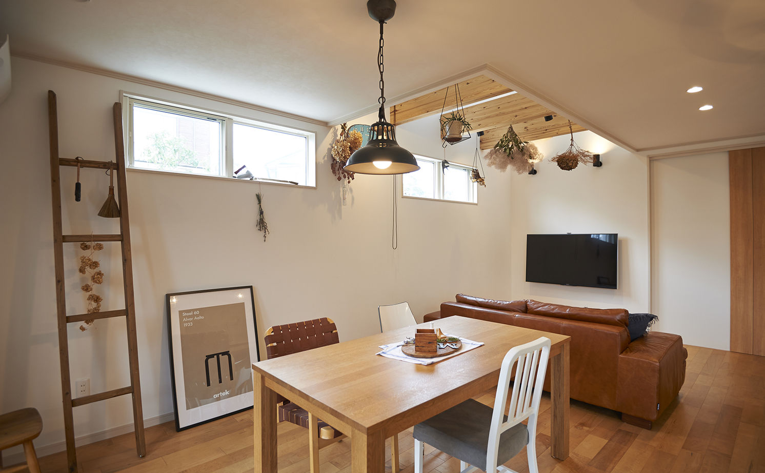 ユニバーサルホーム 【間取図/無垢床&床暖房/男前スタイル】自由設計を満喫したナチュラル＆ヴィンテージなデザイン空間の建築実例画像6