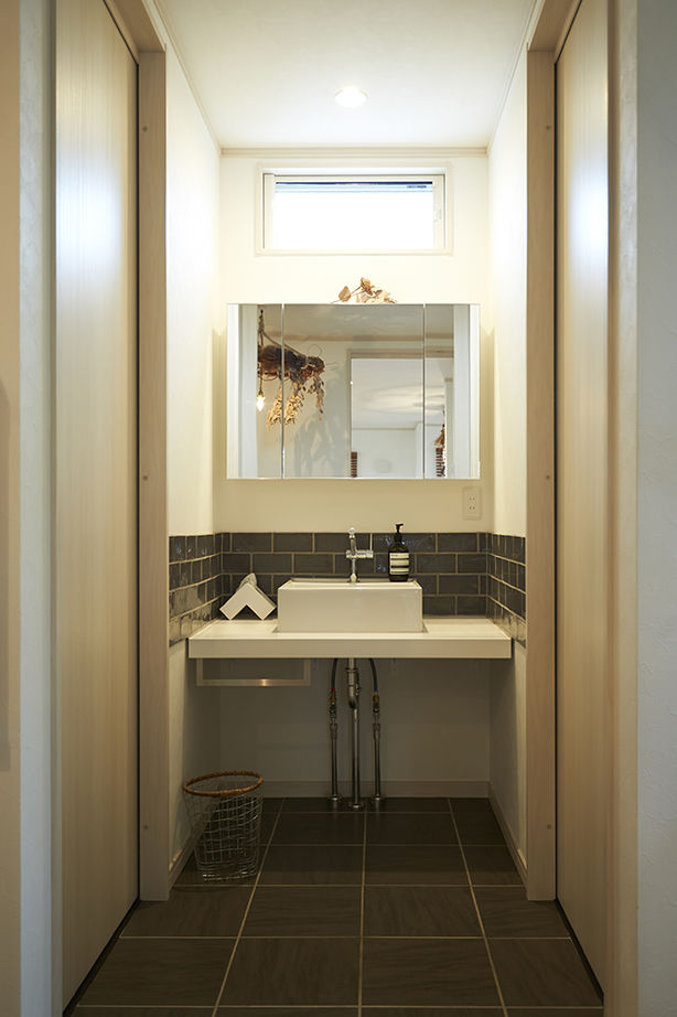 ユニバーサルホーム 【間取図/無垢床&床暖房/男前スタイル】自由設計を満喫したナチュラル＆ヴィンテージなデザイン空間の建築実例画像8