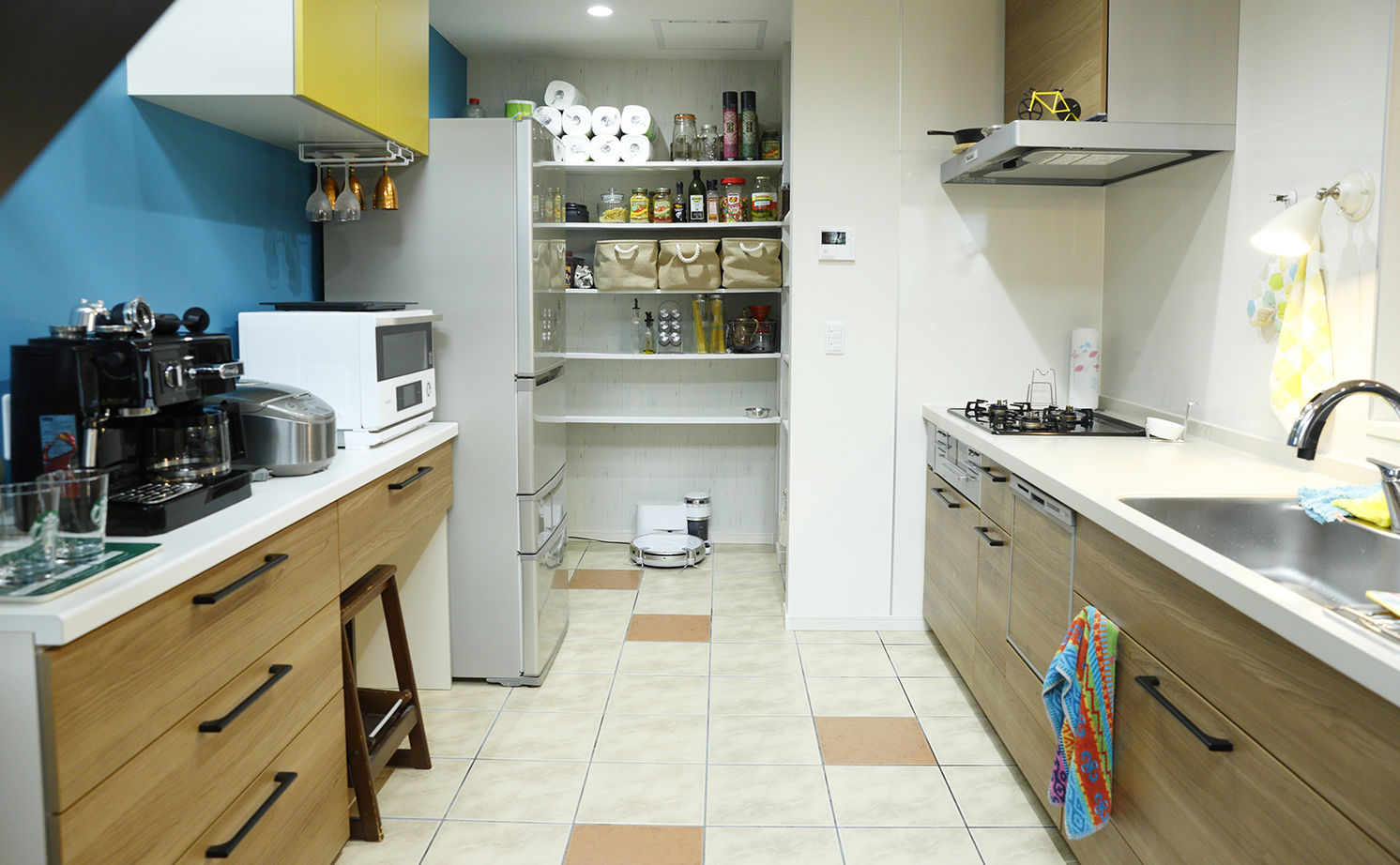 ユニバーサルホーム 【間取図/無垢床&床暖房/西海岸風】トレーニングやバイクいじりが楽しい土間空間とスケルトン階段が自慢の建築実例画像3