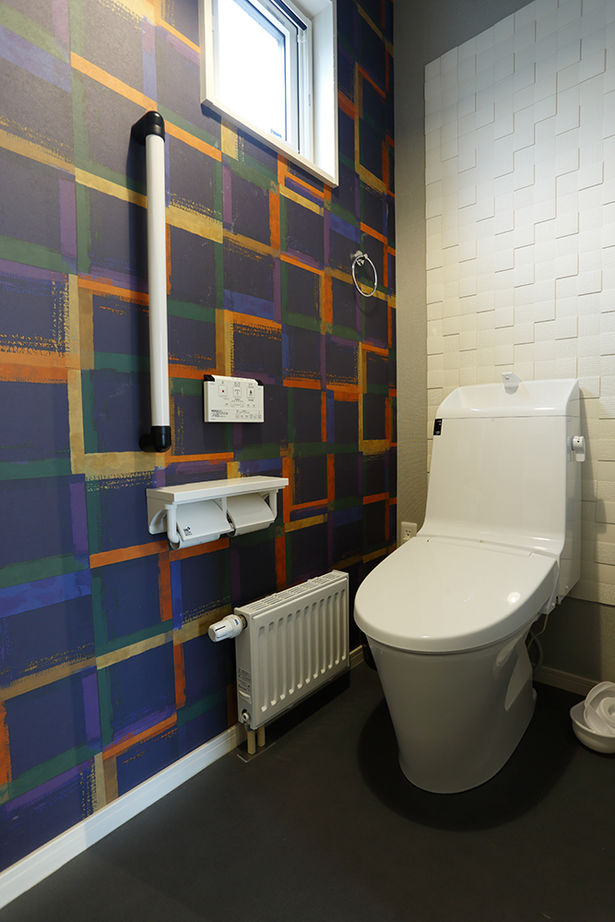 ユニバーサルホーム 【間取図/無垢床&床暖房/西海岸風】トレーニングやバイクいじりが楽しい土間空間とスケルトン階段が自慢の建築実例画像10