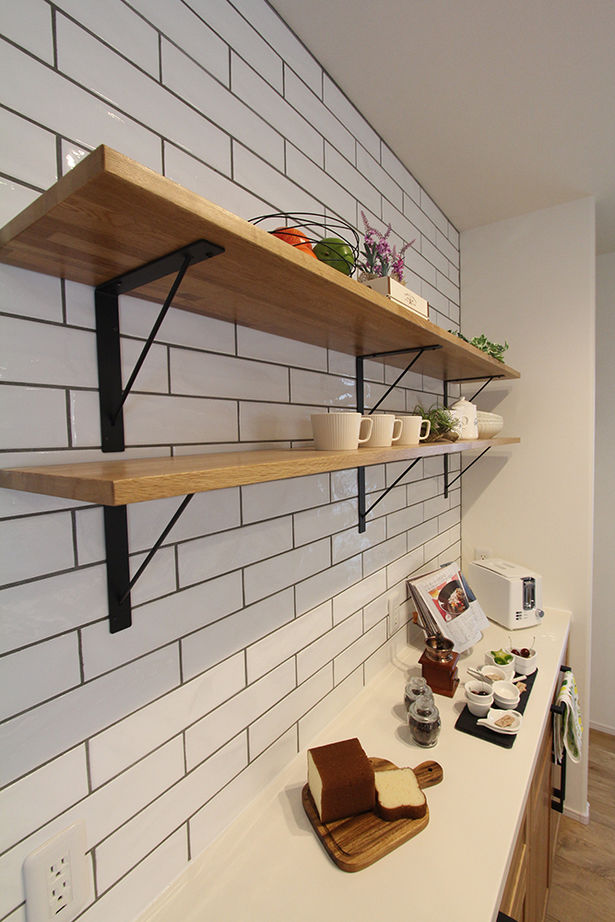 ユニバーサルホーム 【間取図/無垢床&床暖房/家カフェ風/ヌック】30坪台のコンパクトな家でのびのびと豊かに暮らすの建築実例画像3