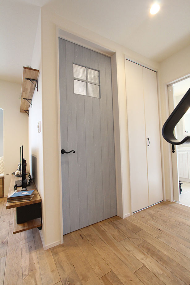 ユニバーサルホーム 【間取図/無垢床&床暖房/家カフェ風/ヌック】30坪台のコンパクトな家でのびのびと豊かに暮らすの建築実例画像6