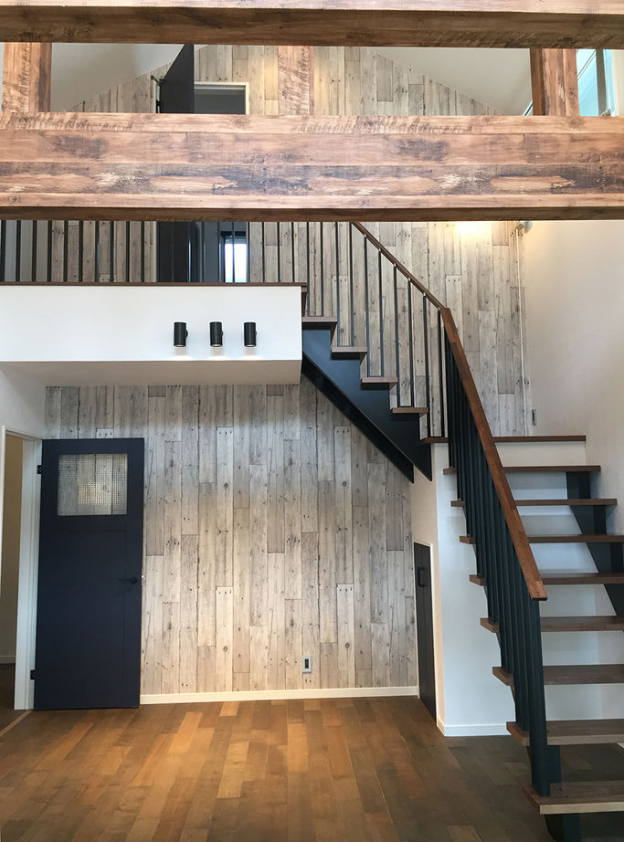 ユニバーサルホーム 【間取図/床暖房/アメリカンハウス/カバードポーチ】米軍ハウスをイメージしたヴィンテージ感覚の平屋風の建築実例画像2