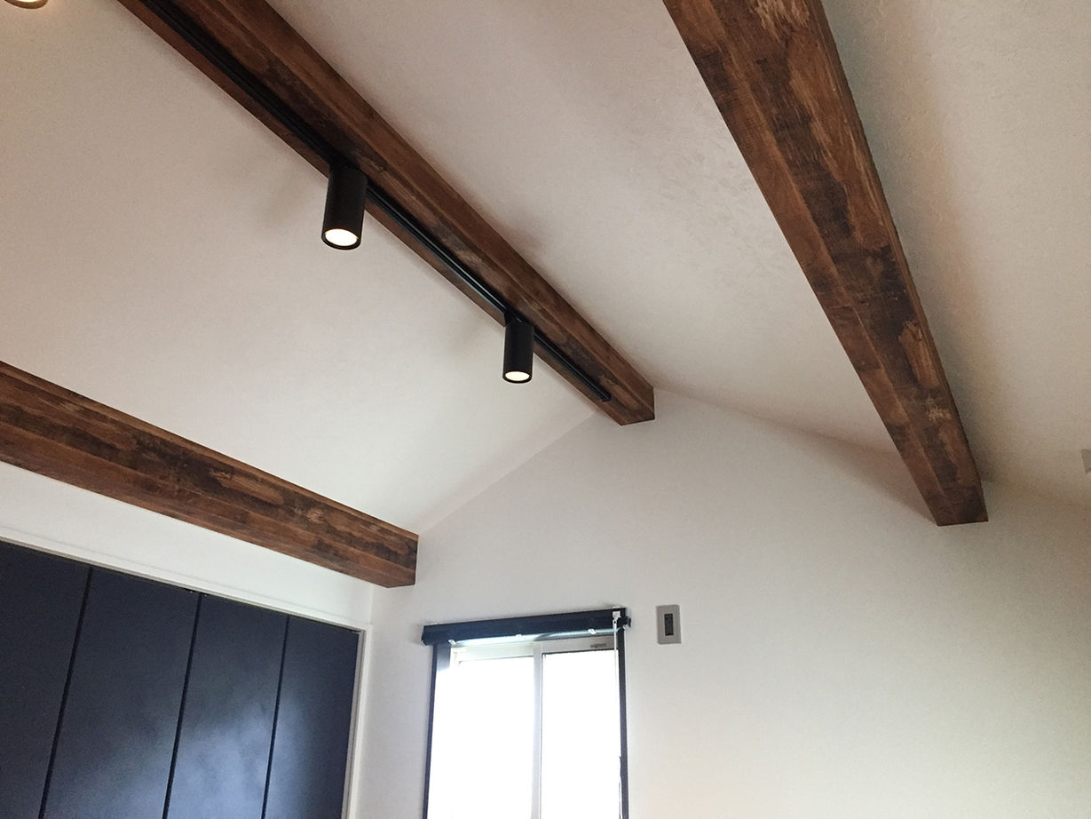 ユニバーサルホーム 【間取図/床暖房/アメリカンハウス/カバードポーチ】米軍ハウスをイメージしたヴィンテージ感覚の平屋風の建築実例画像4