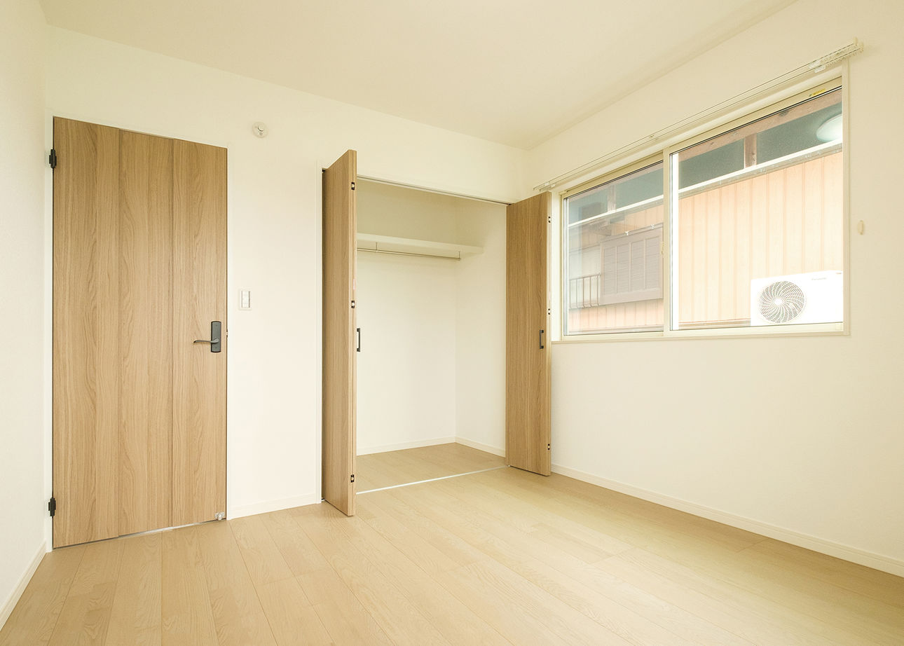 ユニバーサルホーム 【2500～2999万円／収納充実／家事動線】行き止まりのない間取り。ワンフロアでも過ごせる快適ライフの建築実例画像16