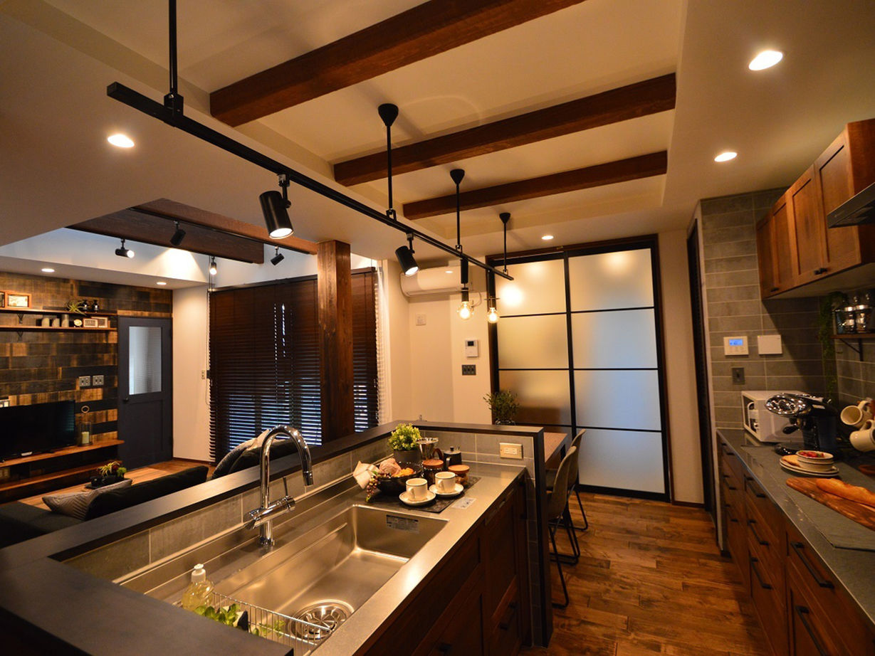 ユニバーサルホーム 【ブルックリンスタイル／吹き抜け／パティオ】暮らしの中心にパティオのあるブルックリンスタイルの家の建築実例画像4