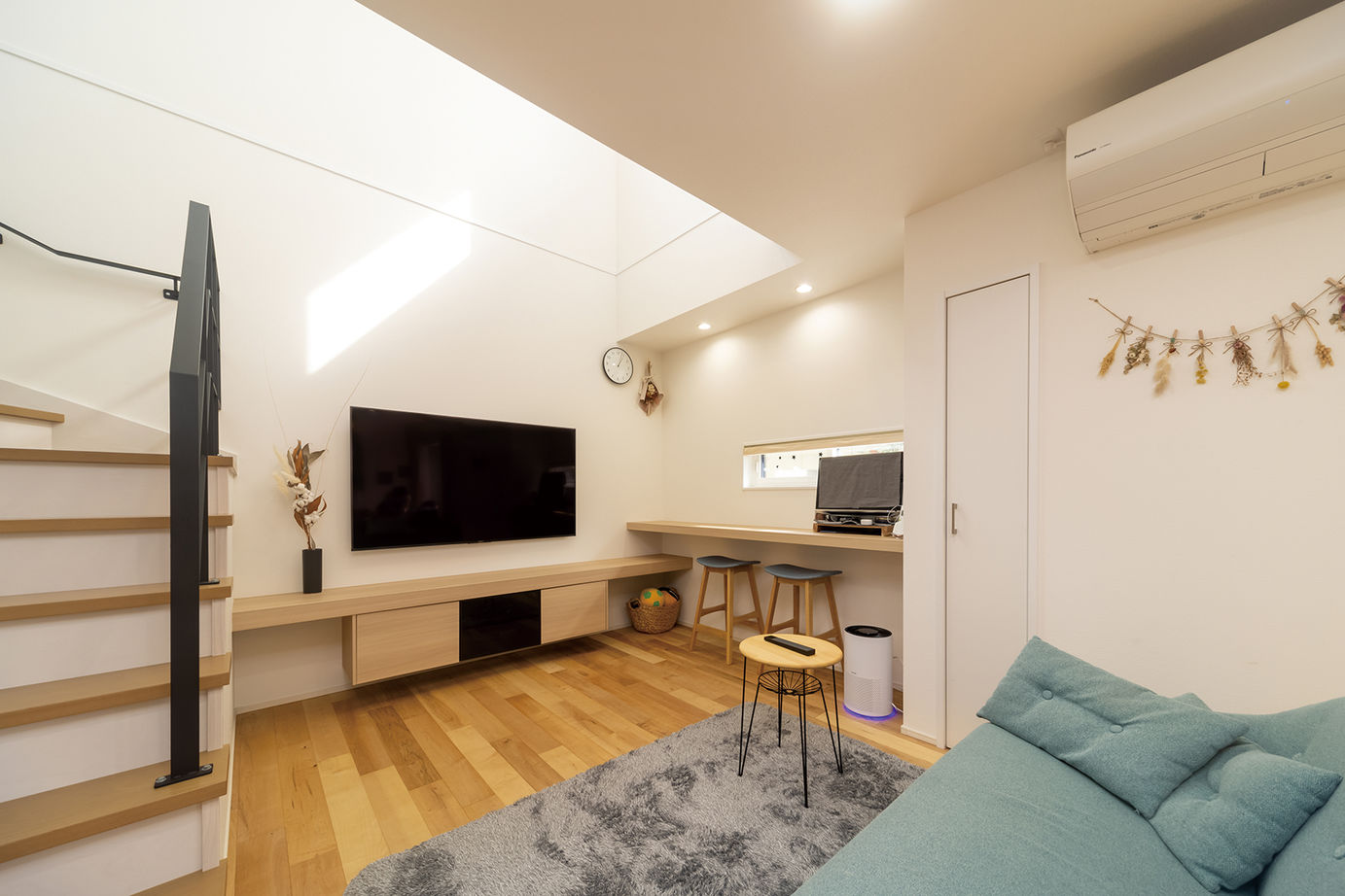 ユニバーサルホーム 【家事ラク動線／充実収納／無垢床・床暖房】子育て期間も将来的にも快適に過ごせる工夫が満載の建築実例画像3