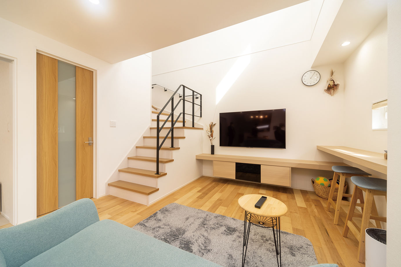 ユニバーサルホーム 【家事ラク動線／充実収納／無垢床・床暖房】子育て期間も将来的にも快適に過ごせる工夫が満載の建築実例画像4