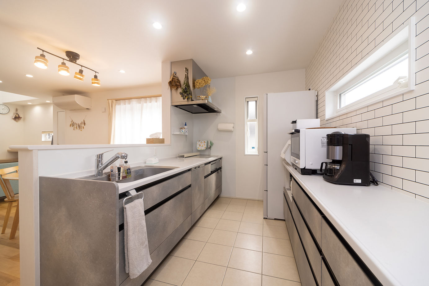 ユニバーサルホーム 【家事ラク動線／充実収納／無垢床・床暖房】子育て期間も将来的にも快適に過ごせる工夫が満載の建築実例画像6