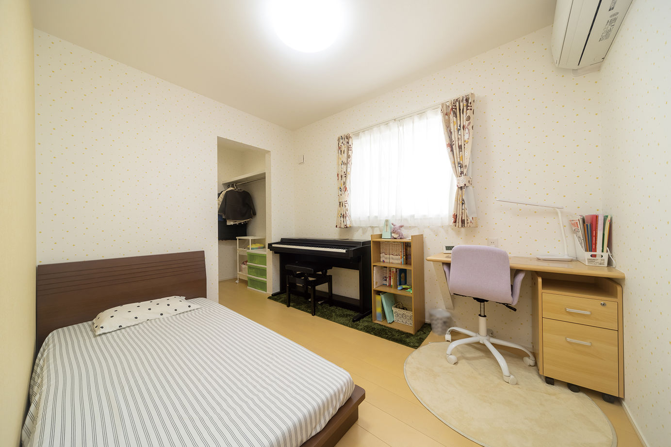 ユニバーサルホーム 【家事ラク動線／充実収納／無垢床・床暖房】子育て期間も将来的にも快適に過ごせる工夫が満載の建築実例画像12