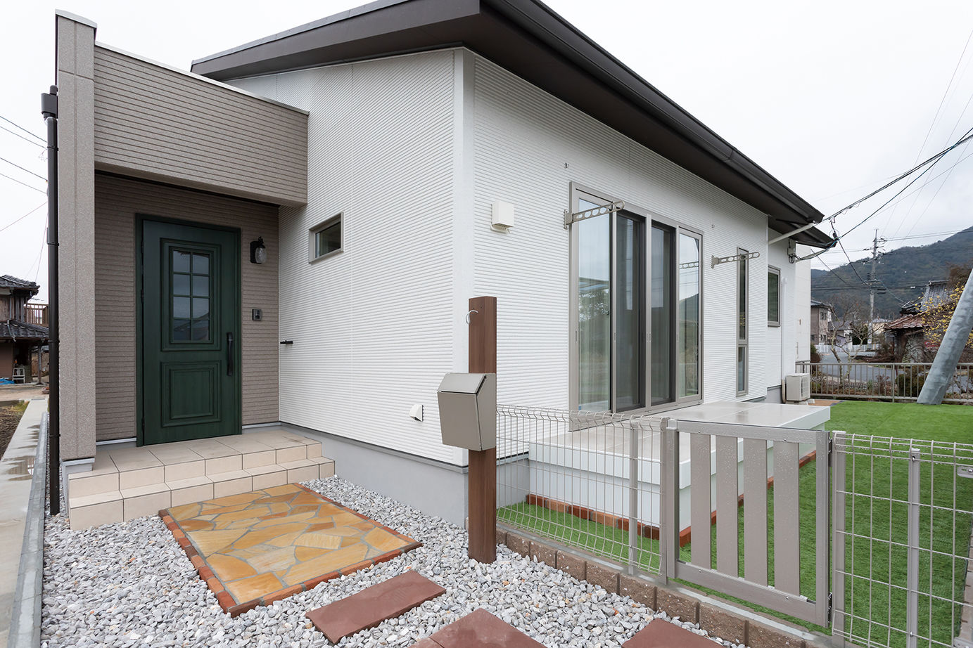 ユニバーサルホーム 【2500万円～2999万円／平屋／ロフト／間取図有】家事動線＆外は2℃でもエアコン不要のあったか快適ライフの建築実例画像12