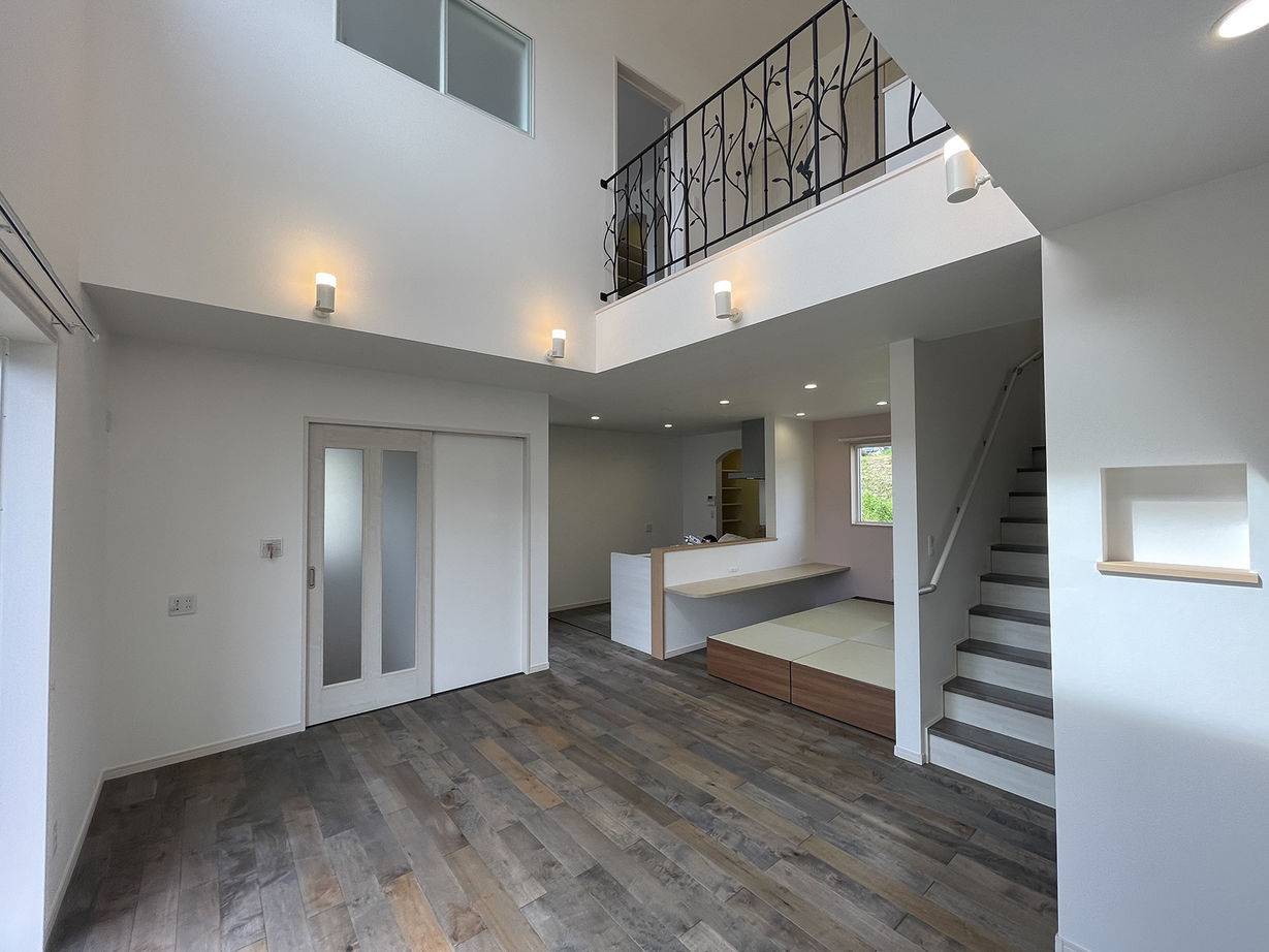 ユニバーサルホーム 【1760万円／ランドリースペース／吹抜／間取図有】“快適アイテム”を詰め込んだ家族がつながる家の建築実例画像1