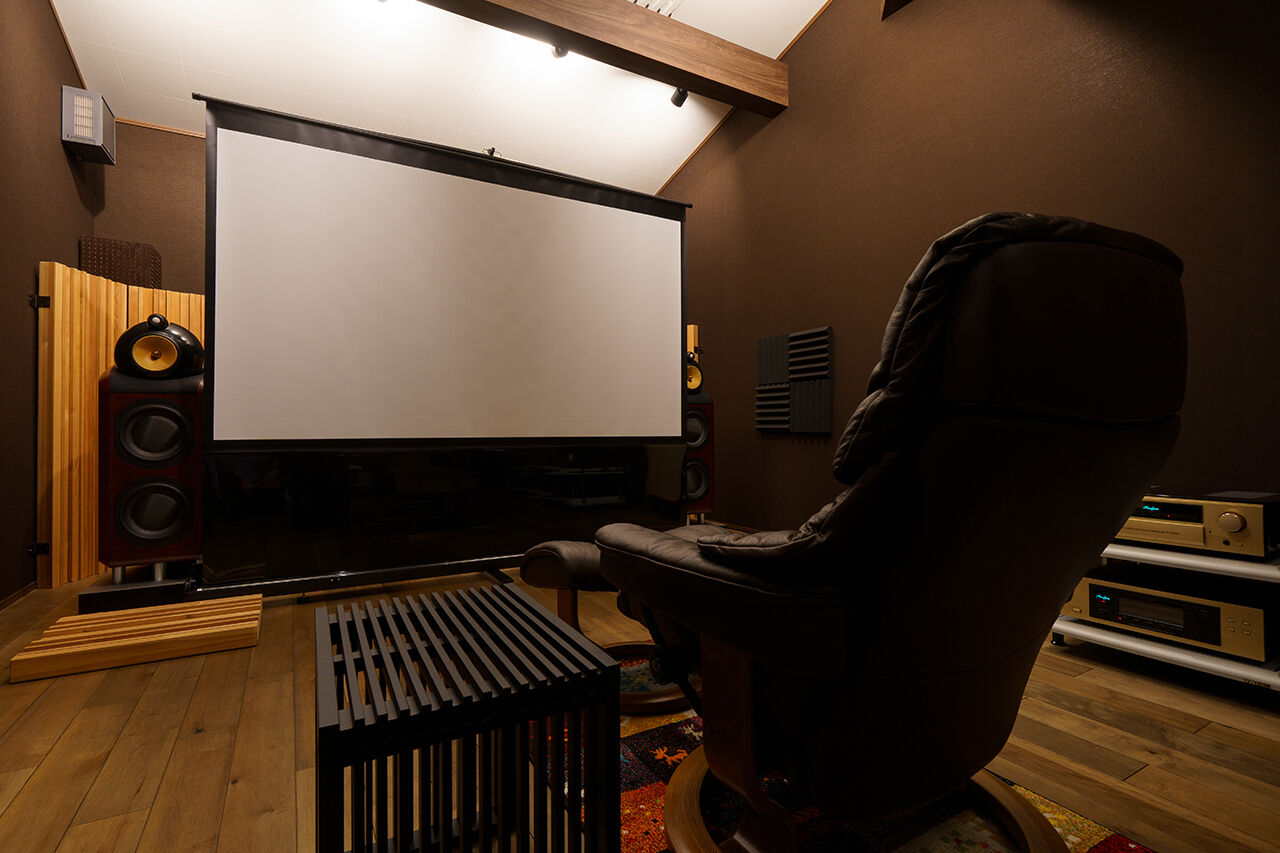 ユニバーサルホーム 【平屋／家事動線／趣味／間取図】天体観測やオーディオなど趣味をとことん楽しむ、終の棲家としての平屋の建築実例画像3