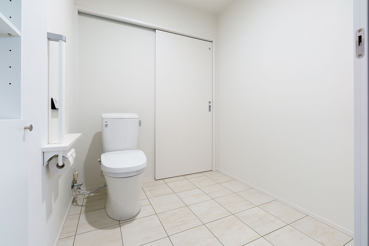 ユニバーサルホーム 【平屋／家事動線／趣味／間取図】天体観測やオーディオなど趣味をとことん楽しむ、終の棲家としての平屋の建築実例画像8