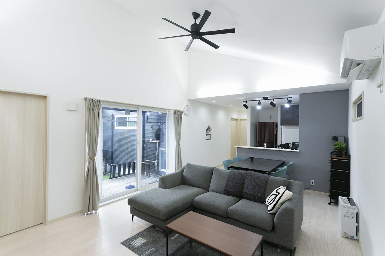 ユニバーサルホーム 【平屋／間取図】冬でも半袖・半ズボン。床下がなく水害時に強さを発揮。一年を通して快適・安心な住まいの建築実例画像2