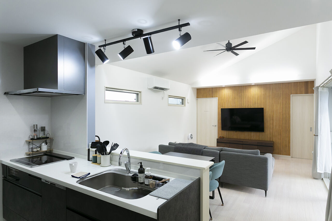 ユニバーサルホーム 【平屋／間取図】冬でも半袖・半ズボン。床下がなく水害時に強さを発揮。一年を通して快適・安心な住まいの建築実例画像3