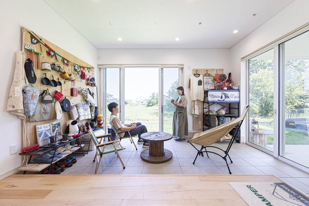 ユニバーサルホーム 【3141万円／吹抜／間取図】「庭で焚き火！」「外にいるみたいなお家！」キャンパーのための住まいの建築実例画像2