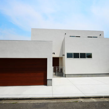 一級建築士事務所　ビー・ツー 【吹き抜け/テラス/中庭/車2台】外に閉じて内に開く家。外には見せない開放的なビルトインガレージハウスの建築実例画像2