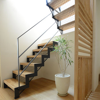 一級建築士事務所　ビー・ツー 【吹き抜け/テラス/中庭/車2台】外に閉じて内に開く家。外には見せない開放的なビルトインガレージハウスの建築実例画像6