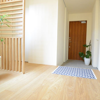 一級建築士事務所　ビー・ツー 【吹き抜け/テラス/中庭/車2台】外に閉じて内に開く家。外には見せない開放的なビルトインガレージハウスの建築実例画像7