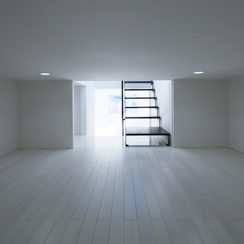 一級建築士事務所　ビー・ツー 【スキップフロア/屋上】家電も全て収納したキッチン。生活感のないスタイリッシュで個性的なデザイン住宅の建築実例画像8