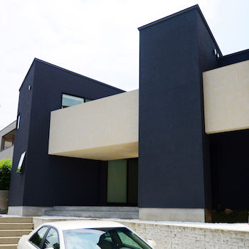 一級建築士事務所　ビー・ツー 【ペット/変形地/スケルトン階段】リビングとつながるバルコニー。景色を楽しむ段差の少ない回遊性のある家の建築実例画像3