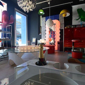 一級建築士事務所　ビー・ツー 【店舗併用/30坪台/屋上】バルコニーからリビングへ光と風が通る。空が映える真っ白なキューブ型の外観の家の建築実例画像7