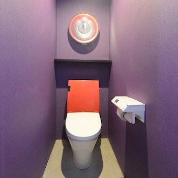 一級建築士事務所　ビー・ツー 【店舗併用/30坪台/屋上】バルコニーからリビングへ光と風が通る。空が映える真っ白なキューブ型の外観の家の建築実例画像9