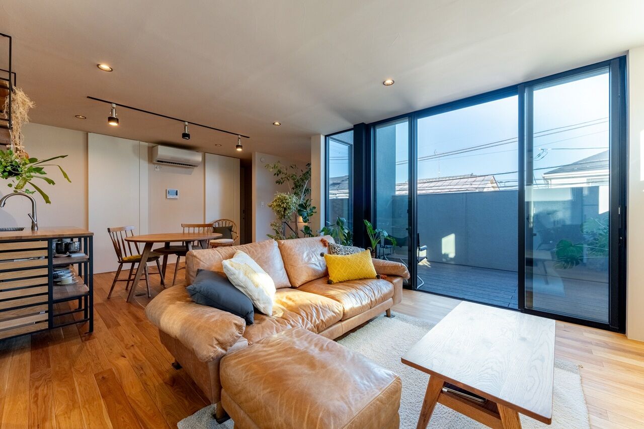 一級建築士事務所　ビー・ツー 【自然素材/2階リビング/バルコニー】年月が経つほどに味わいが増す、光と風が心地よい住まいの建築実例画像4