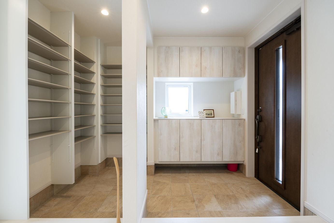 コスモ建設 【3200万円/札幌市/4LDK間取図あり】高天井の広々LDK、誰もが憧れる贅沢な暮らしの建築実例画像3