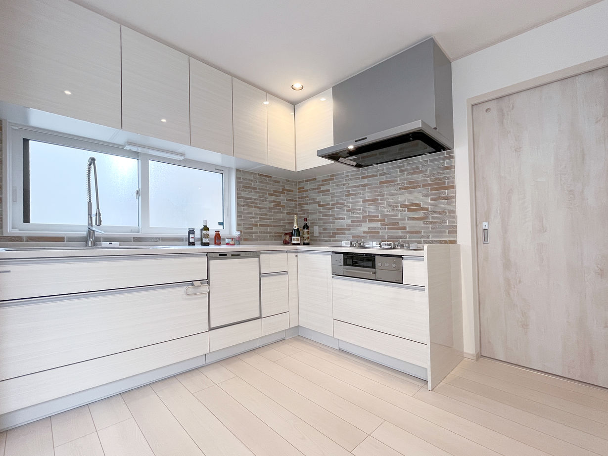 コスモ建設 【2400万円台/石狩市/4LDK間取図あり】お料理好きの夢をかなえるL型キッチンの家の建築実例画像3