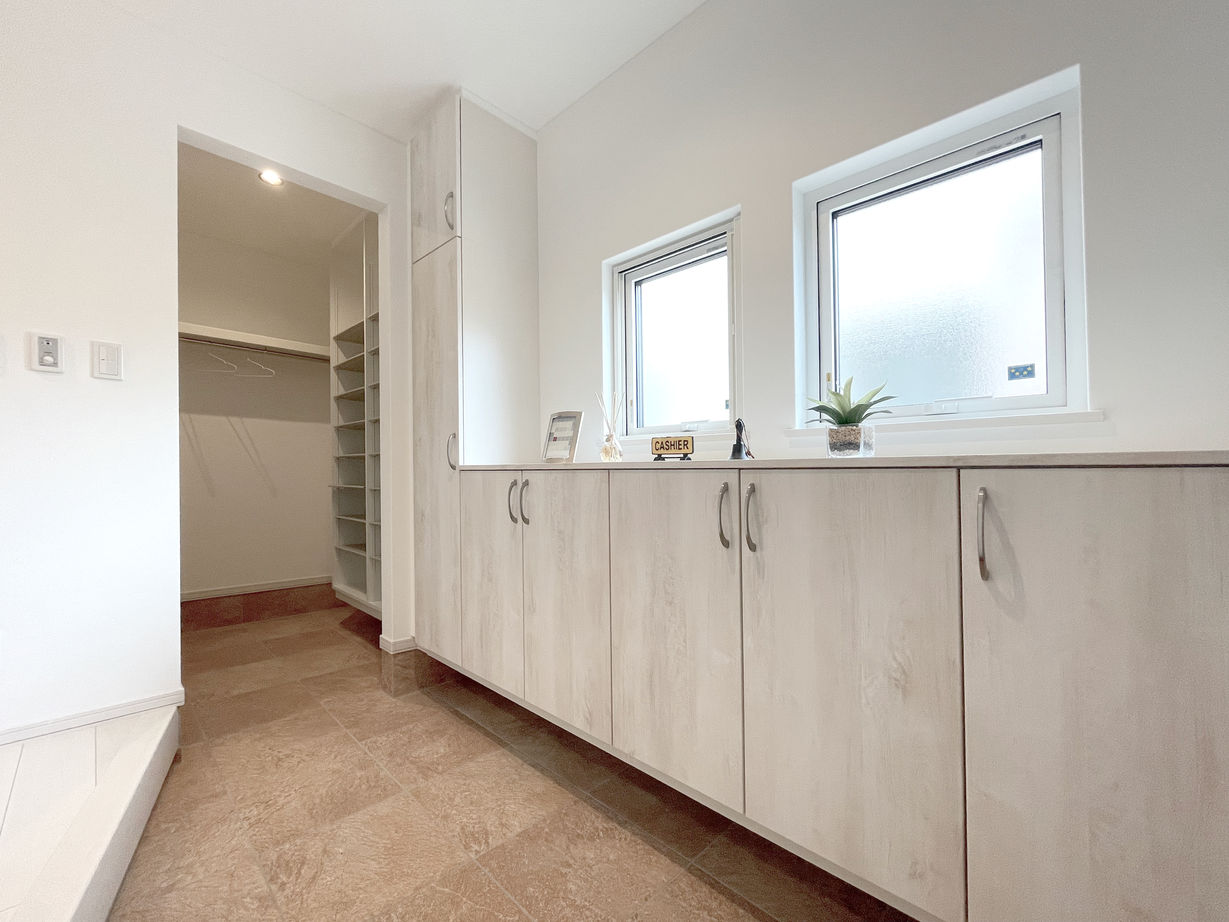 コスモ建設 【2400万円台/石狩市/4LDK間取図あり】お料理好きの夢をかなえるL型キッチンの家の建築実例画像4