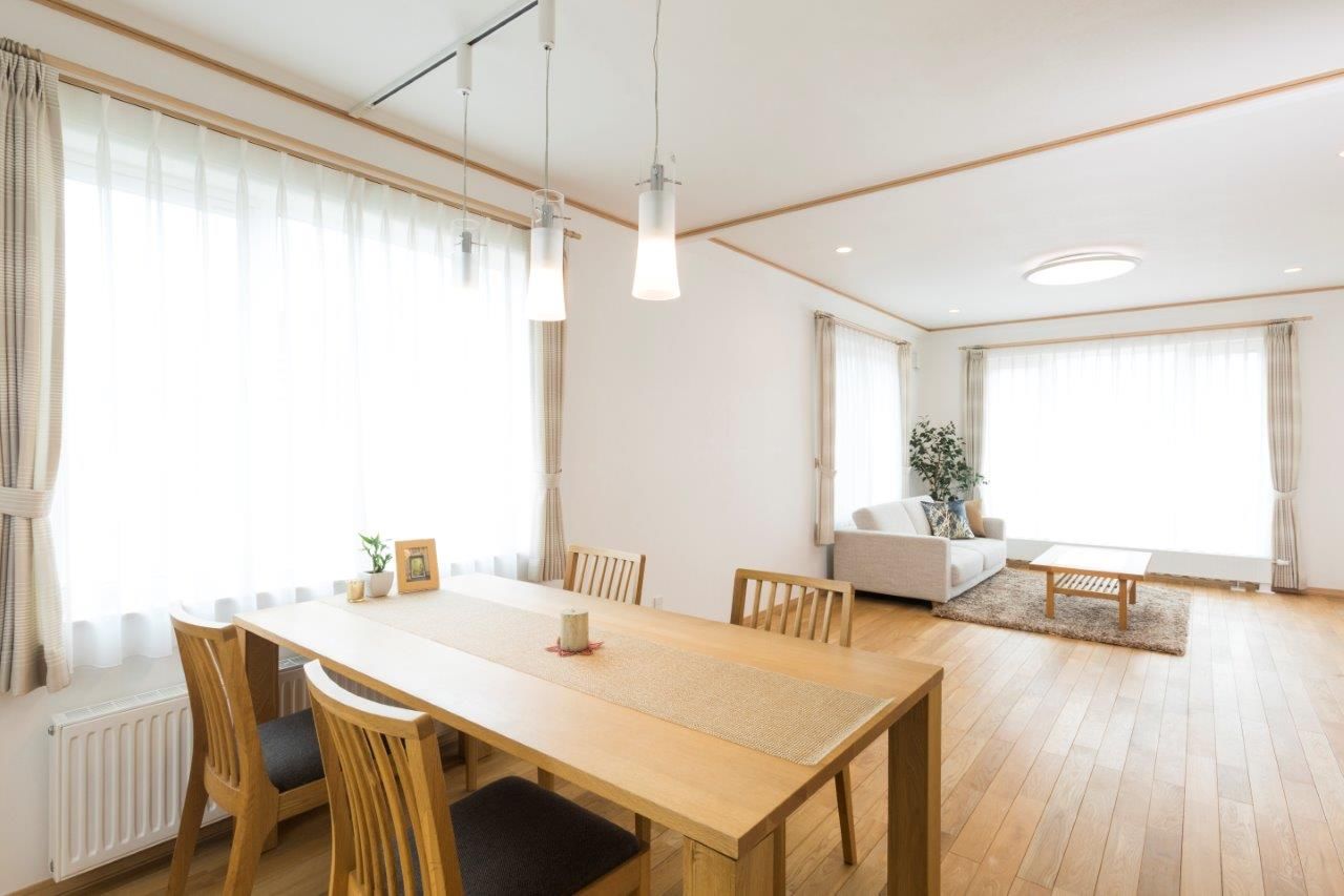 コスモ建設 【2800万円/札幌市/4LDK間取図あり】太陽光パネル採用 家族の会話が弾む家の建築実例画像2